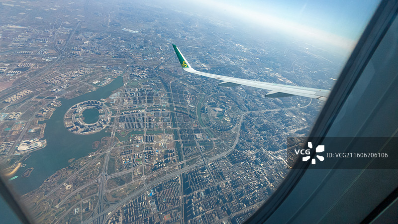 春秋航空上俯瞰郑州市图片素材