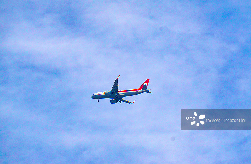 蓝天白云飞机图片素材