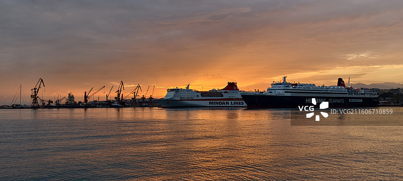希腊伊拉克利翁-港口日出图片素材
