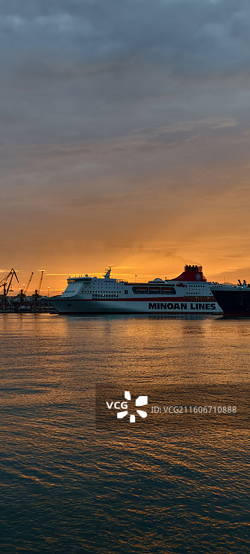 希腊伊拉克利翁-港口日出图片素材