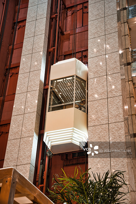 中国湖南省长沙市五一广场附近大型商场平和堂内部风光图片素材