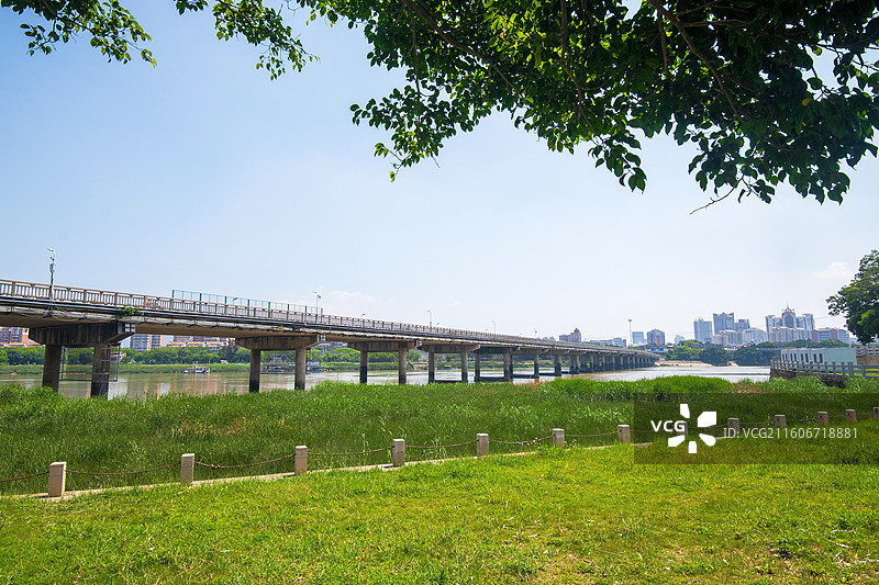 入夏时节的世界文化遗址泉州顺济桥周边风光图片素材