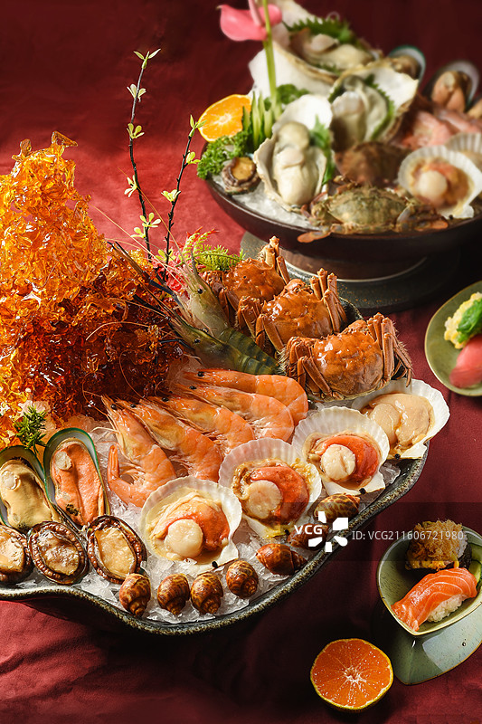 海鲜拼盘、大闸蟹、扇贝、虾、鲍鱼图片素材