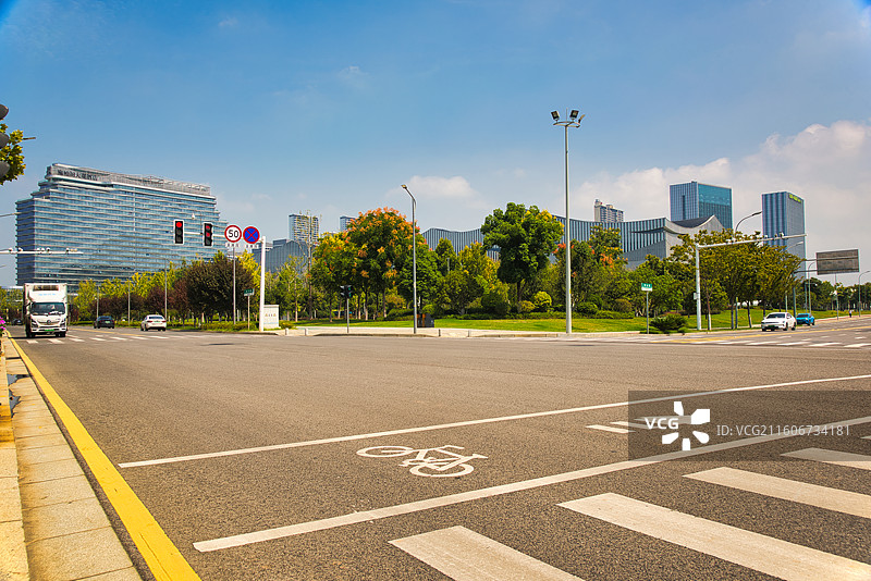 中国湖南省省会长沙市长沙县国际会展中心附近城市建筑和城市风光图片素材