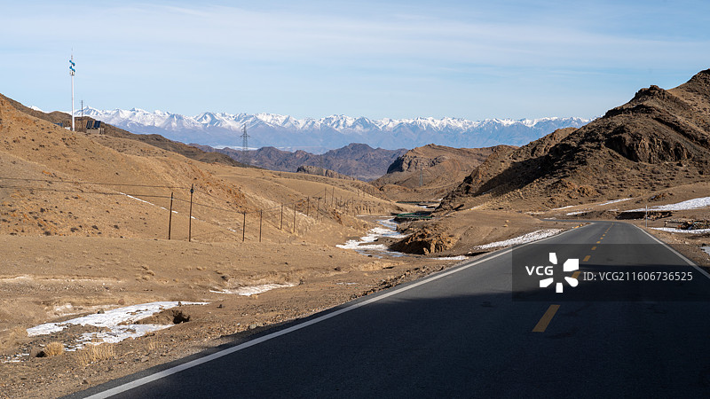 新疆博尔塔拉温泉县的雪山草原冬景图片素材