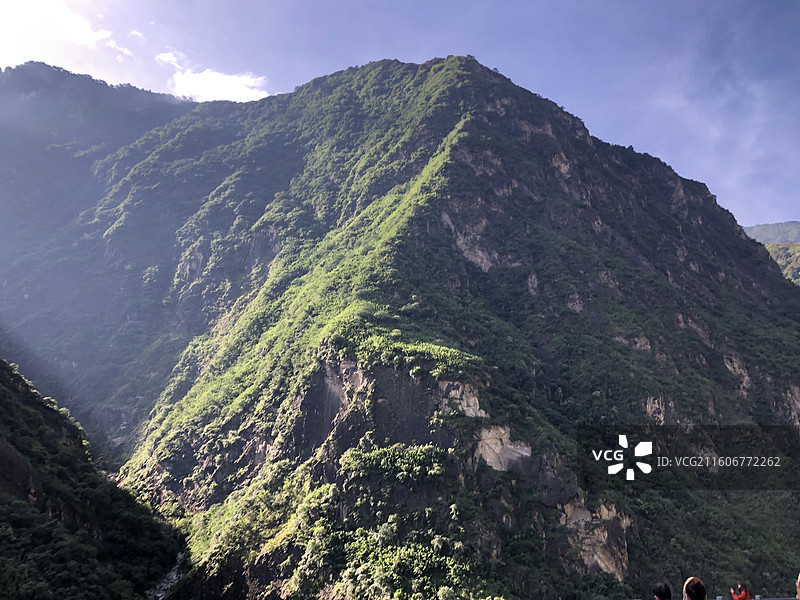 云南虎跳峡景区的山谷图片素材