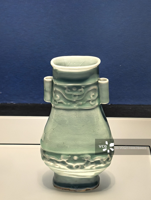 龙泉窑青瓷瓶  元（1271-1368) 新安沉船出水 韩国国立中央博物馆 （上博融古烁金展）图片素材