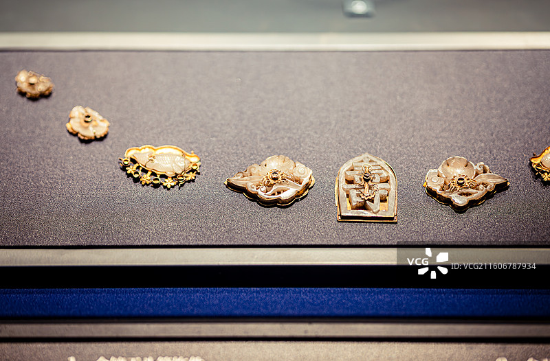 金银器上海博物馆藏浦东新区陆深家族墓地出土明代金镶玉头箍饰件图片素材