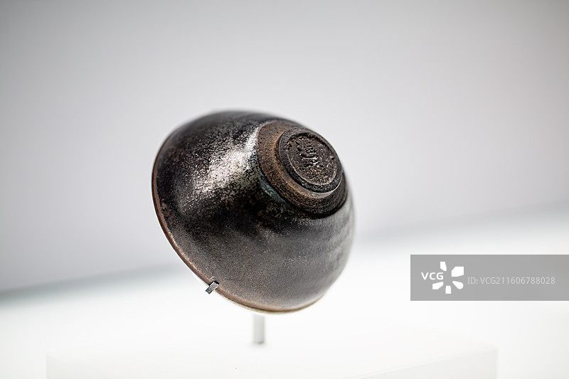 陶瓷上海博物院藏南宋建窑黑釉进盏款盏图片素材