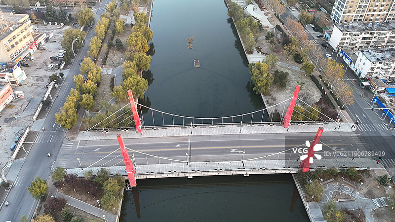 山东烟台招远市日出时分的城市航拍图片素材