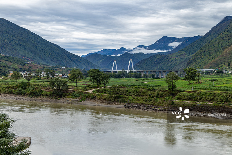 云南省泸水到腾冲路上的风景图片素材