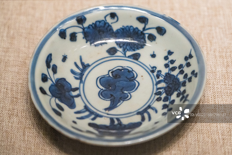 青花四季花卉纹瓷碟（明）开封市文物考古研究所藏 1981年开封市潘湖明代周王府遗址出土图片素材