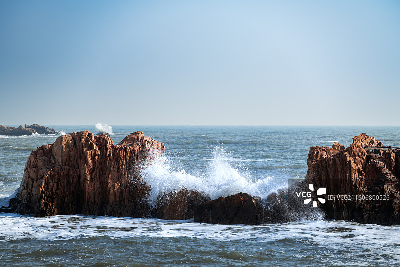 青岛海之恋公园海浪与礁石图片素材