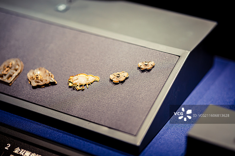 金银器上海博物馆藏浦东新区陆深家族墓地出土明代金镶玉头箍饰件图片素材