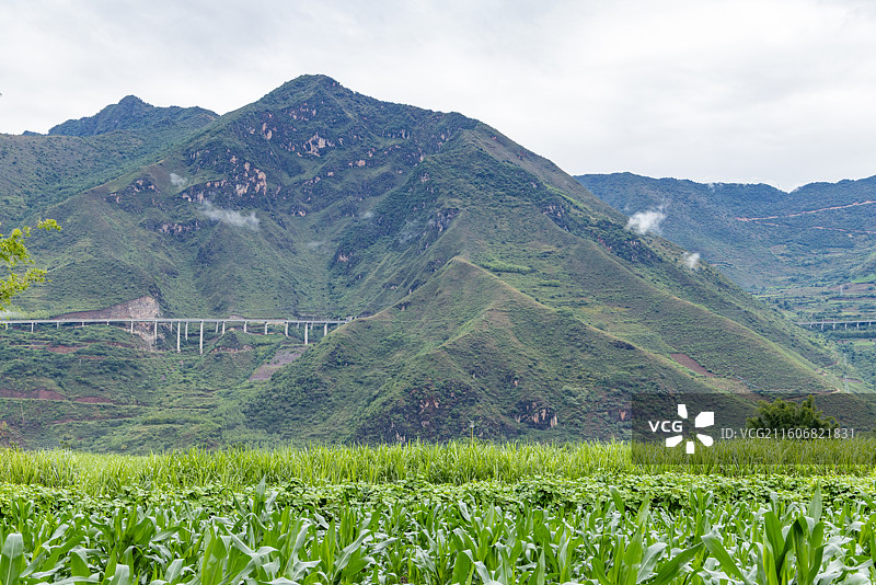 云南省泸水到腾冲路上的风景图片素材