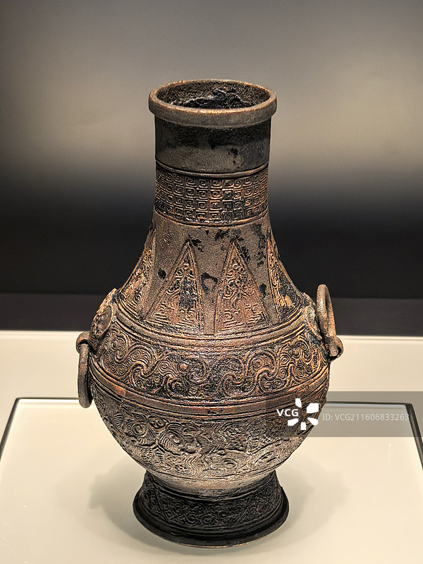 仿古百兽纹铜瓶  元（1271-1368) 新安沉船出水 韩国国立中央博物馆 （上博融古烁金展）图片素材