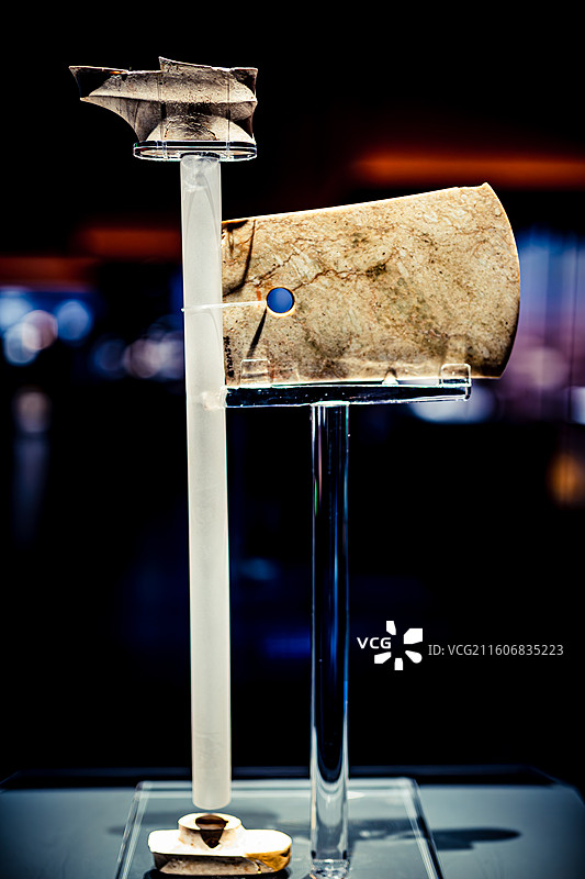 玉器上海博物馆藏青浦区福泉山遗址出土良渚文化瑁镦组合玉钺图片素材