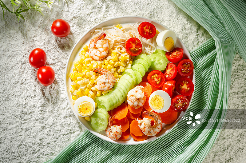 一盘健康轻食减脂沙拉图片素材