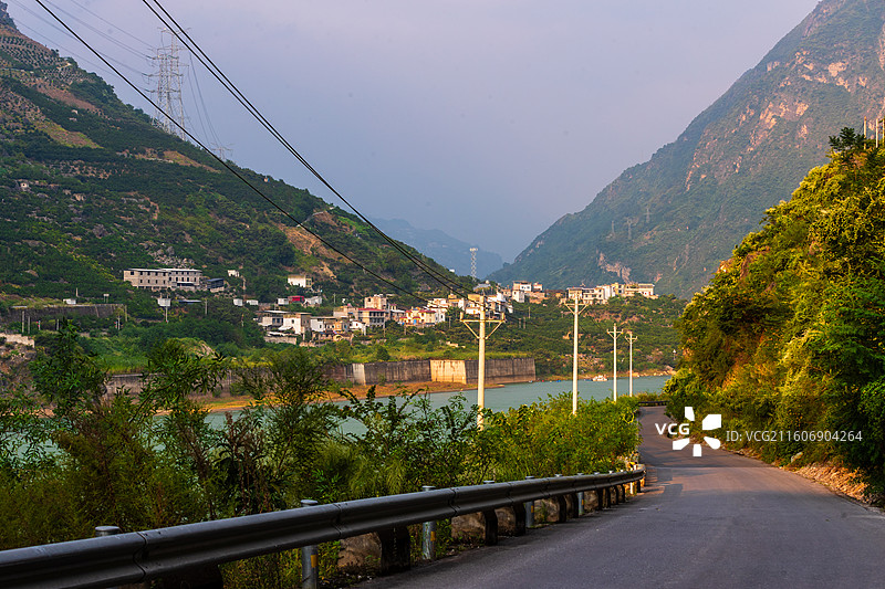 云南省昭通市永善县金沙江东岸国道213公路图片素材