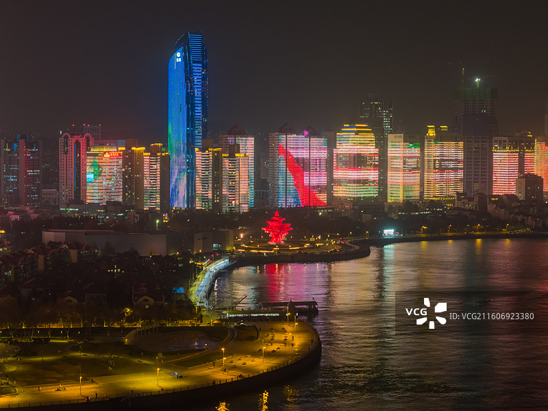 航拍青岛浮山湾都市夜景灯光秀图片素材