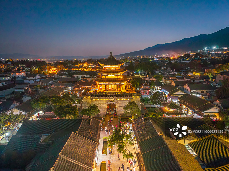 云南大理大理古城晚霞夜景全景航拍图片素材