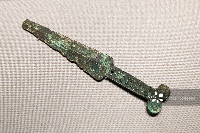 上海中国航海博物馆印证滇国云南古滇文明特展双饼形茎首铜剑 西汉 云南丽江永胜县金官区龙潭乡出土图片素材