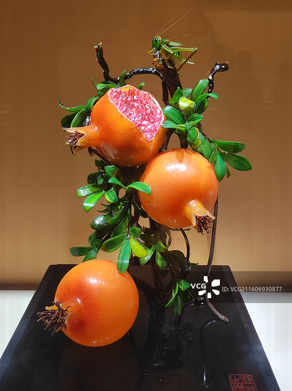 国家博物馆艺术琉璃作品石榴图片素材