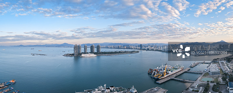 中国海南三亚地标建筑凤凰岛贝壳大楼风景图片素材