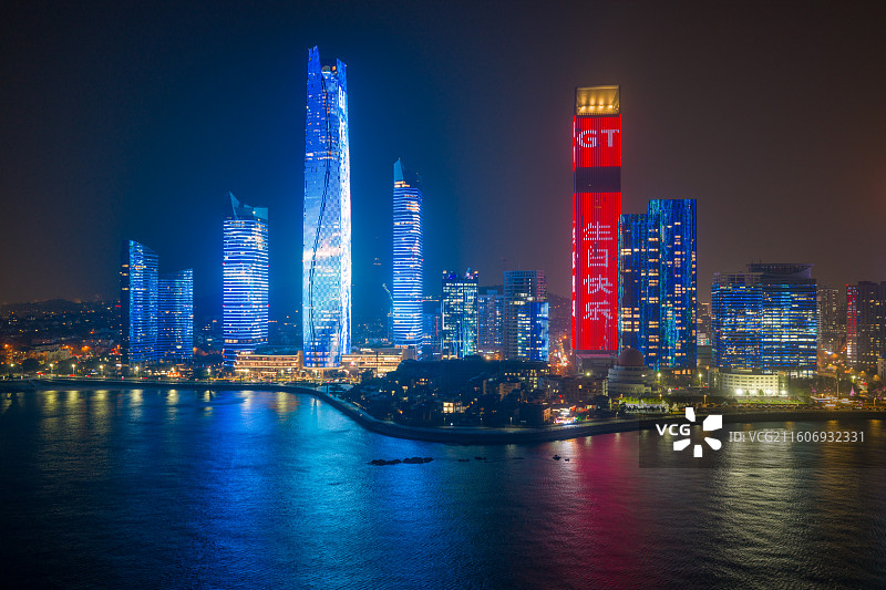 航拍青岛浮山湾都市夜景灯光秀图片素材