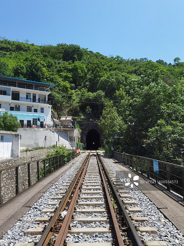 陕西省汉中市略阳县宝成铁路宝成线嘉陵江大桥和隧道图片素材