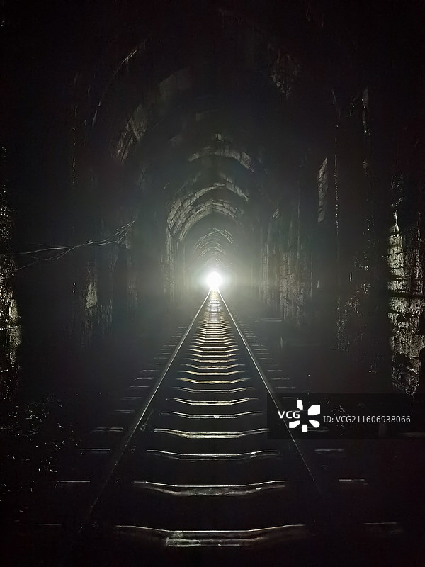 陕西省汉中市略阳县宝成铁路宝成线嘉陵江大桥和隧道图片素材