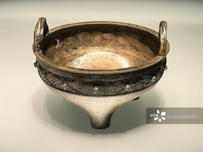 铜绳耳炉  元（1271-1368) 新安沉船出水 韩国国立中央博物馆 （上博融古烁新展）图片素材