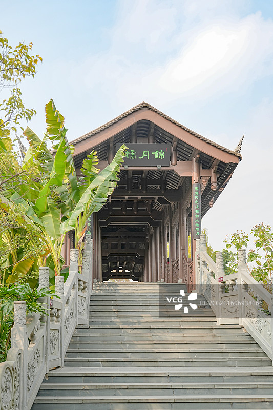 中国四川成都天府艺术公园蜀园锦月桥图片素材