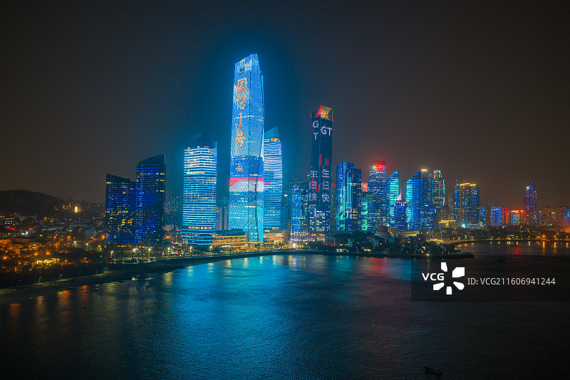 航拍青岛浮山湾都市夜景灯光秀图片素材
