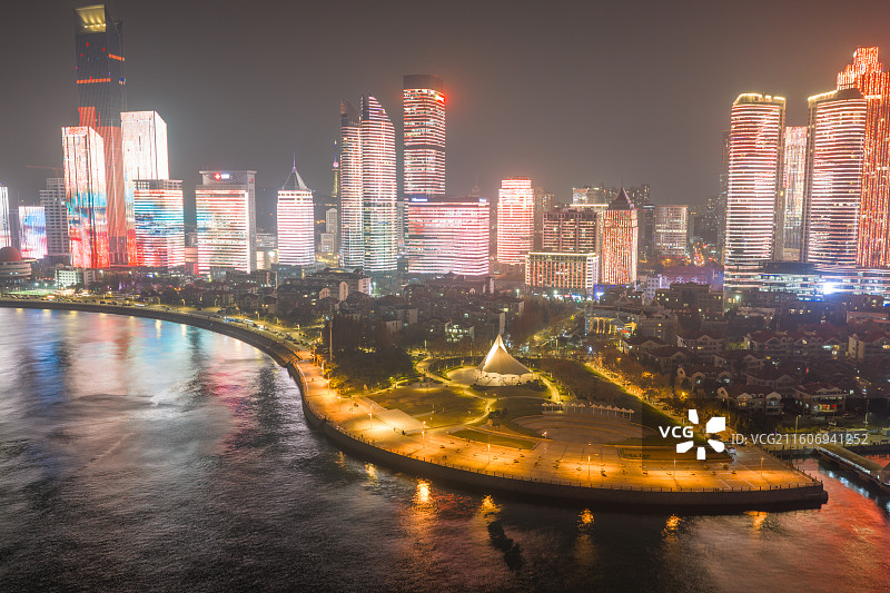 航拍青岛浮山湾都市夜景灯光秀图片素材