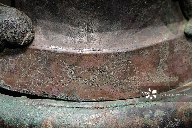 上海中国航海博物馆印证滇国云南古滇文明特展叠鼓形狩猎场面铜贮贝器 西汉 云南昆明晋宁石寨山M71图片素材