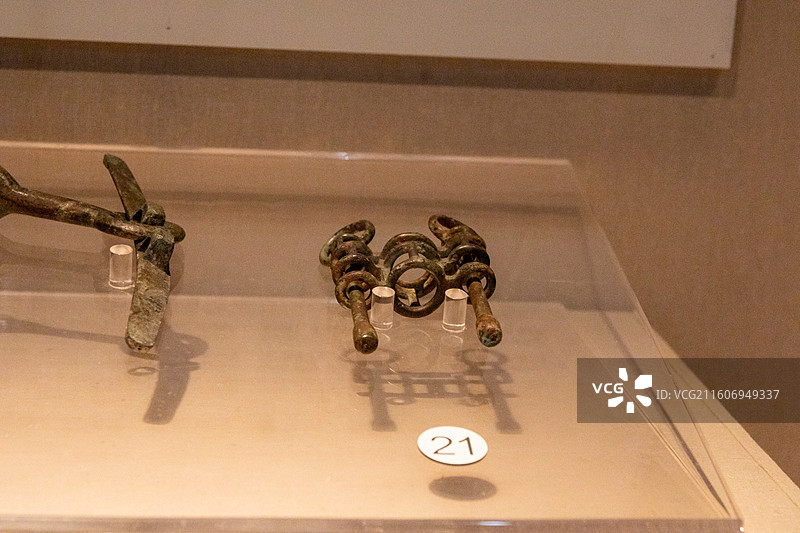 镇江博物馆春 秋 青铜饰件 1987年江苏丹徒谏壁新竹青龙山出土图片素材