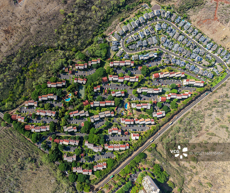 夏威夷火山地貌与海边社区图片素材