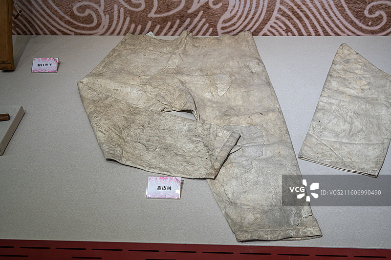 赫哲族鱼皮裤  同江市赫哲族博物馆图片素材