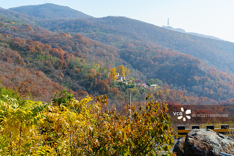 海上云台山深秋风光图片素材