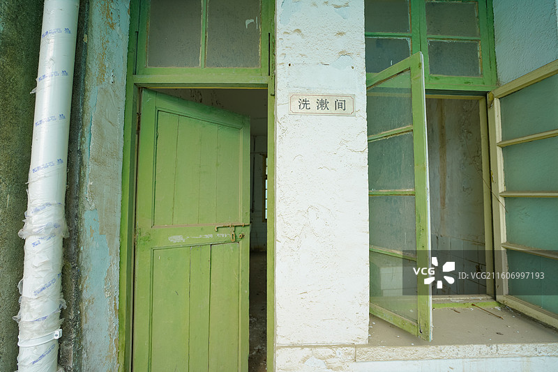 江苏省扬州市，废弃大学图片素材