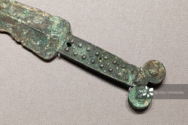 上海中国航海博物馆印证滇国云南古滇文明特展双饼形茎首铜剑 西汉 云南丽江永胜县金官区龙潭乡出土图片素材