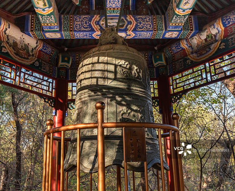 北京大学钟亭清代铜钟图片素材