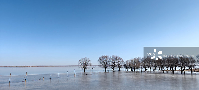 内蒙古自治区鄂尔多斯市乌审旗图克镇阿乌线圣湖巴音淖尔草原图片素材