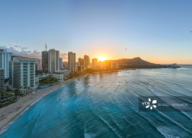 美国夏威夷市区航拍，檀香山高楼日出图片素材