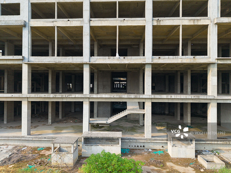 江苏省泰州市，海陵区，青年南路，烂尾楼图片素材