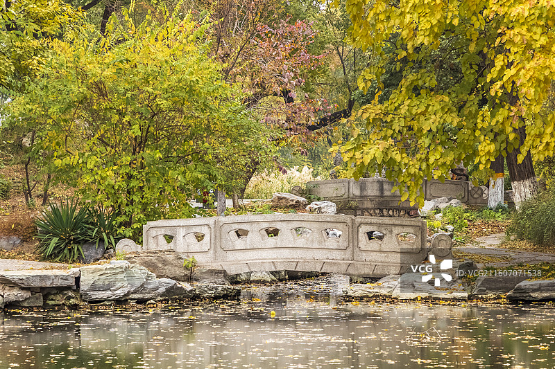 北京海淀北京大学深秋五彩斑斓天然图画图片素材