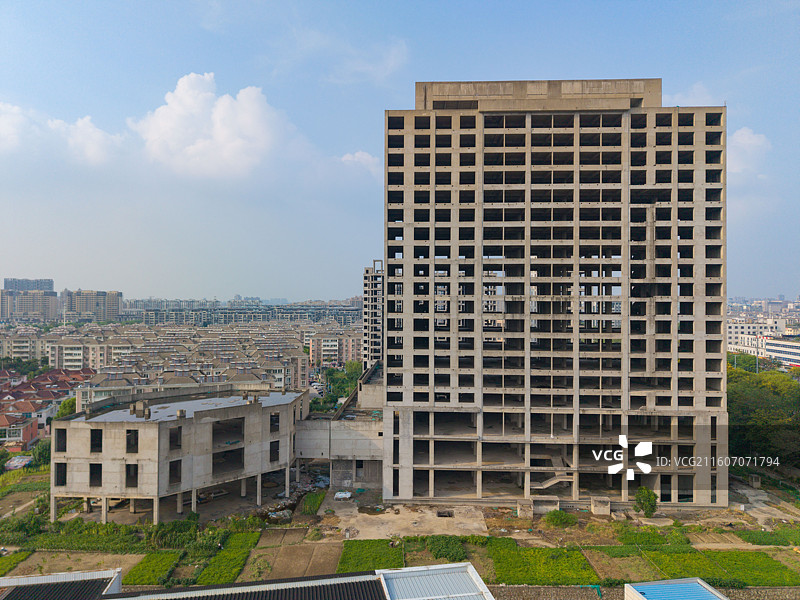 江苏省泰州市，海陵区，青年南路，烂尾楼图片素材