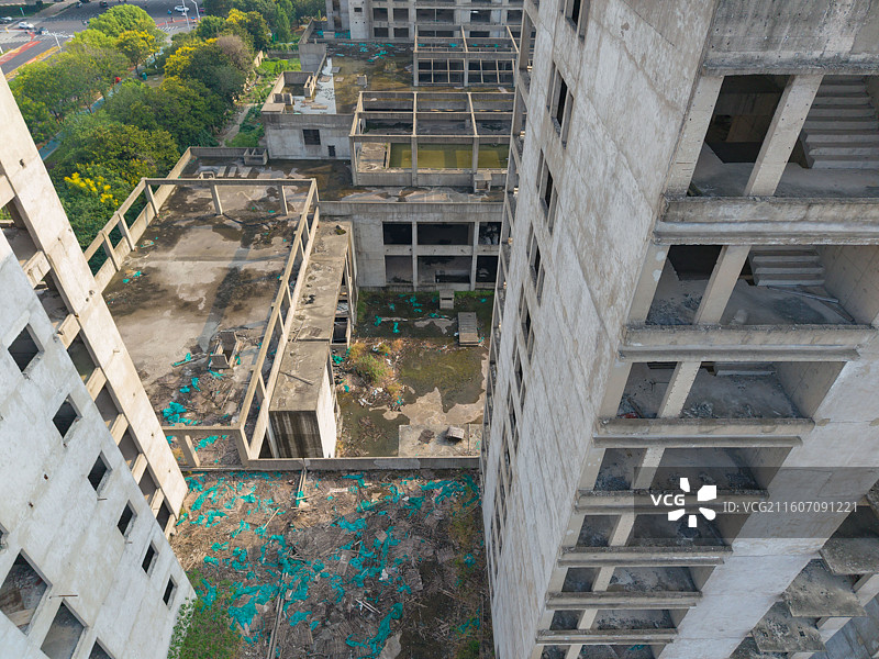 江苏省泰州市，海陵区，青年南路，烂尾楼图片素材