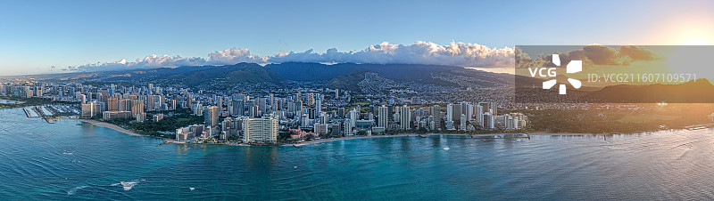 美国夏威夷市区航拍，檀香山高楼日出图片素材